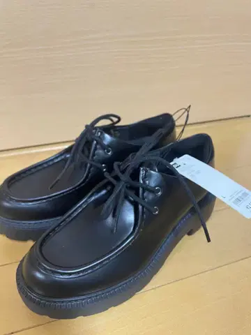 [ 미사용 새상품 ] GU 볼륨 밑창 로리안 신발 블랙 L 사이즈