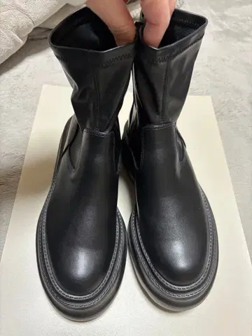 로리즈팜 통굽 부츠 블랙 사이즈 L