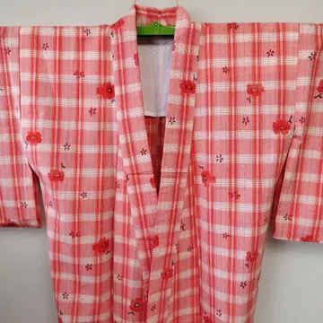 주홍색 메렌스 기모노와 겉옷 2장 세트입니다