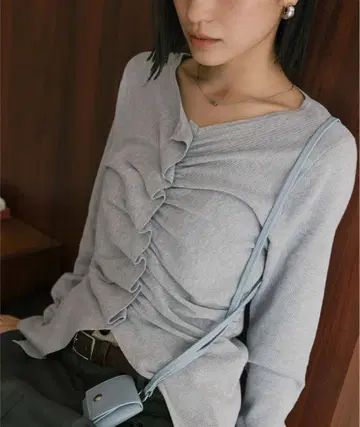 miette 프론트 개더 버튼 니트 그레이 긴팔 T셔츠