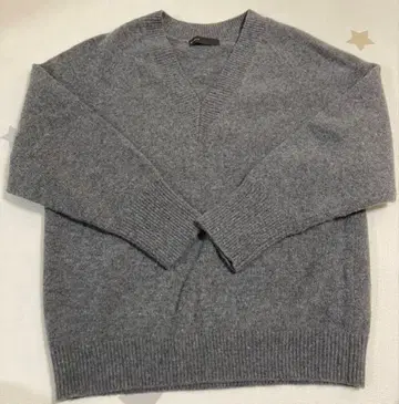 NOBLE 그레이 V넥 스웨터