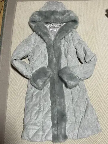 [ 새상품급 ] Delyle Noir 페더 다운 롱 코트