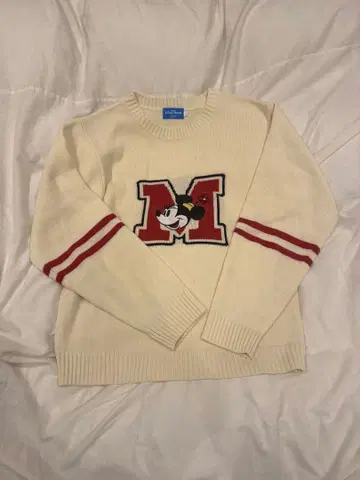 미키마우스 자수 니트 스웨터