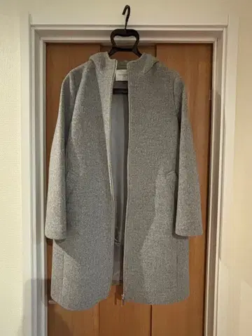 후드 부착 그레이 롱 코트 36