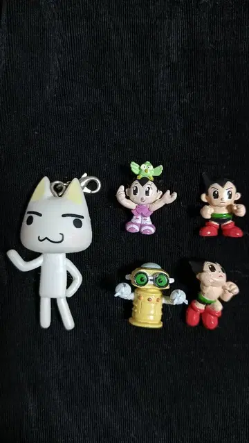 캐릭터 피규어 5개 묶음 판매 토로, 아톰 등