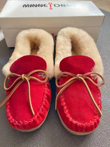 MINNETONKA 레드 모카신