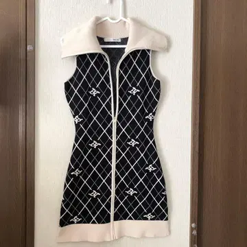 ROYAL PARTY 슬리브리스 원피스