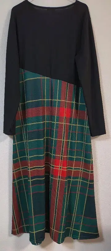 20% OFF는 12/31까지 V넥 체크 무늬 스커트 원피스