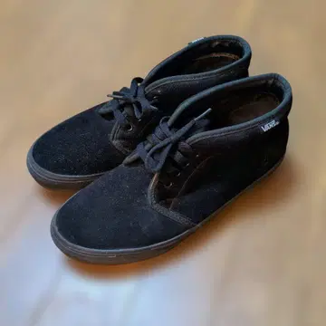 VANS 블랙 스웨이드 하이컷 스니커즈