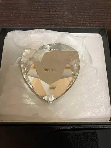 파메오 포즈 하트 브로치