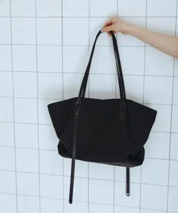 SENSE OF PLACE 발수 나일론 토트백 블랙