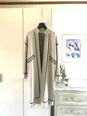 베이지 롱 니트 코트 블랙 라인