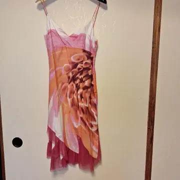 비비안 타무 꽃무늬 슬리브리스 무릎 기장 원피스 비대칭