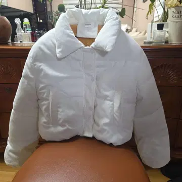 화이트의 따뜻한 아우터