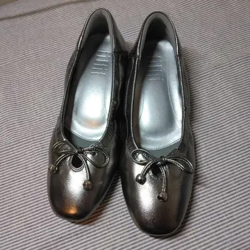 fitfit 메탈릭 실버 리본 포함 플랫슈즈