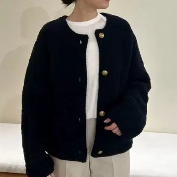 미라 오웬 금장 버튼 무스탕 느낌 보아 니트 가디건 다크 네이비