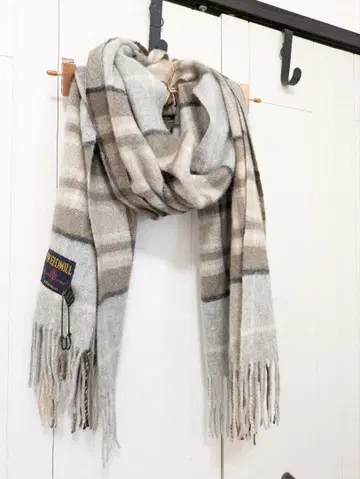 트위드밀, 체크 스톨