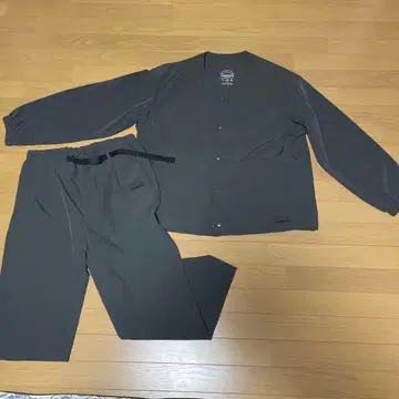 코엔 노카라 자켓과 팬츠 셋업