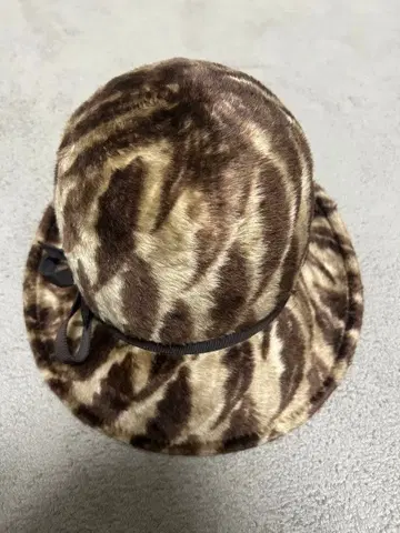 maxim KOBE 얼룩말 패턴 퍼 햇