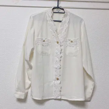 9호 아이보리 레이스 장식 긴팔 셔츠