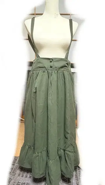 axes femme 카키 플레어 스커트 M 사이즈 (택 포함)