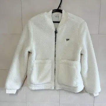 새상품 PUMA 쉘파 보아 자켓 화이트 정가 13200엔 우먼 M