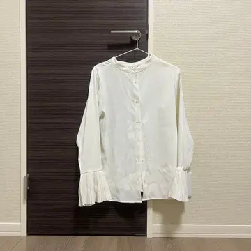 HARE 화이트 소매 플리츠 긴팔 셔츠