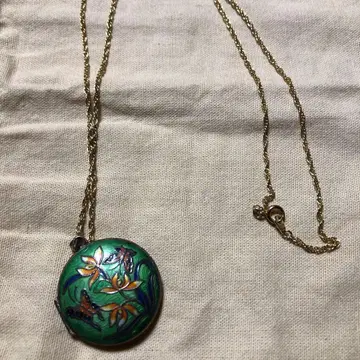꽃과 나비의 에나멜 목걸이 로켓 실버