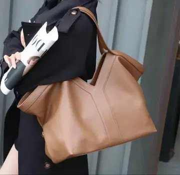 브라운 합성 피혁 토트백