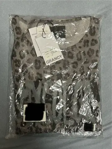 GRANCY 그래픽 롱T (레오파드 그레이)