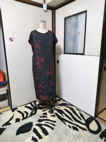 블랙과 빨간색 꽃무늬 롱 드레스 세트