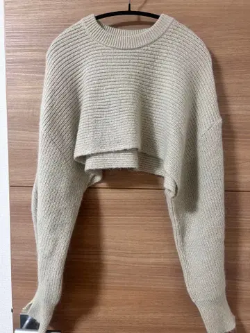 UNITED TOKYO 숏 기장 니트