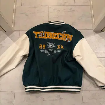 바시티 자켓 그린 벌 모티브