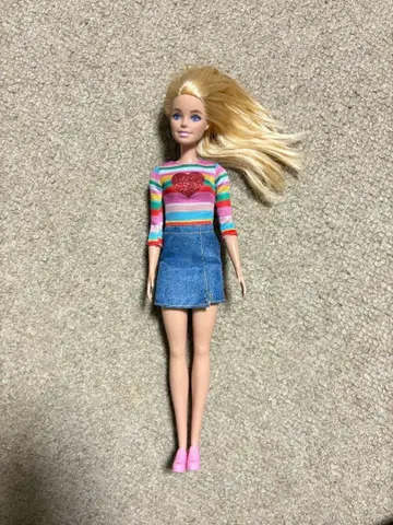 컬러풀한 바비 인형