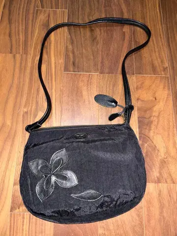 (미사용 새상품) IBIZA 블랙 꽃 자수 숄더백