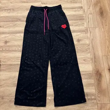 가격 인하 ZUMBA 블랙 조거 팬츠 하트 자수