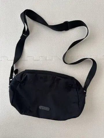 agnes b. VOYAGE 숄더백 블랙 나일론