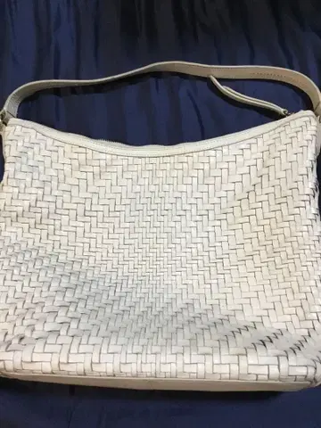 콜한 화이트 뜨개질 가죽 숄더백