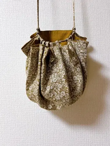 R&D.M.Co- wild berry circle bag