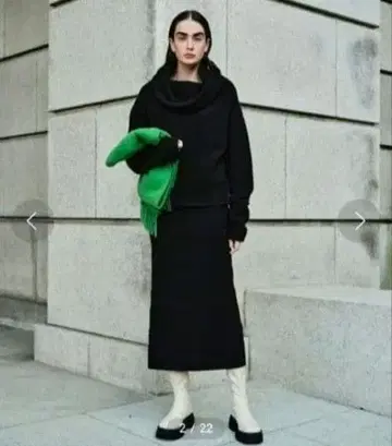 미라 오웬 오프숄더 셋업 스커트 블랙