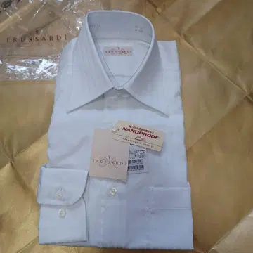 트루사르디 형태 기억 셔츠