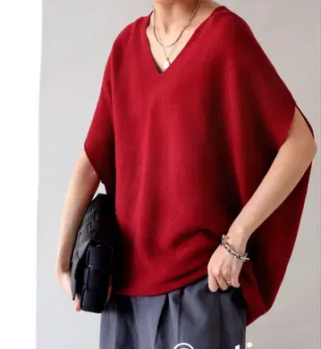 새상품 antiqua 빨간색 V넥 니트