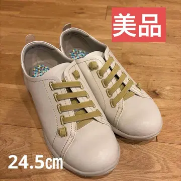 화이트 스니커즈 합성 피혁