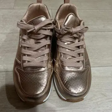 스케쳐스 한정판 모델 핑크 골드