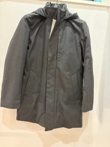 [ 새상품 택 포함 ] UNIQLO 다크 그레이 후드 부착 자켓 S