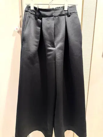 Heve 새틴 플레어 가우초 팬츠 블랙 38 사이즈