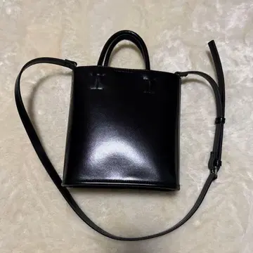 블랙 숄더백 로리즈팜