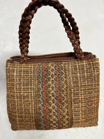 브라운 계열 중형 핸드백