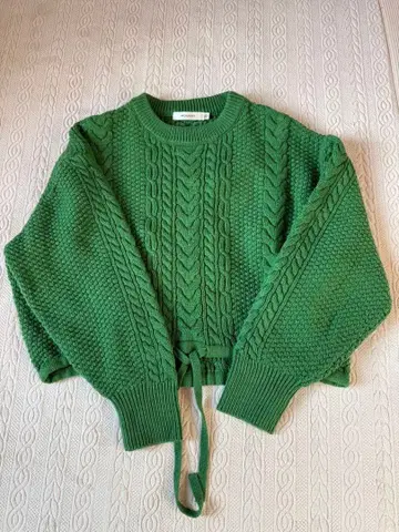 미사용 새상품 MOUSSY 케이블 니트 크롭 스웨터