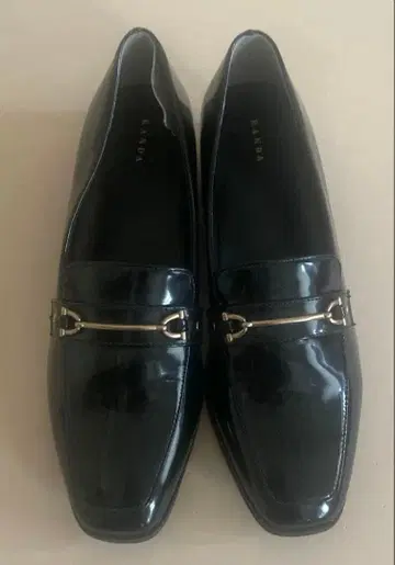 블랙 로퍼 골드 버클 포함